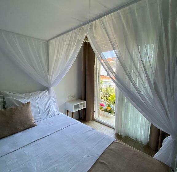 高级大房间, Flora Boheme