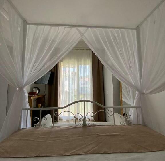 高级大房间, Flora Boheme