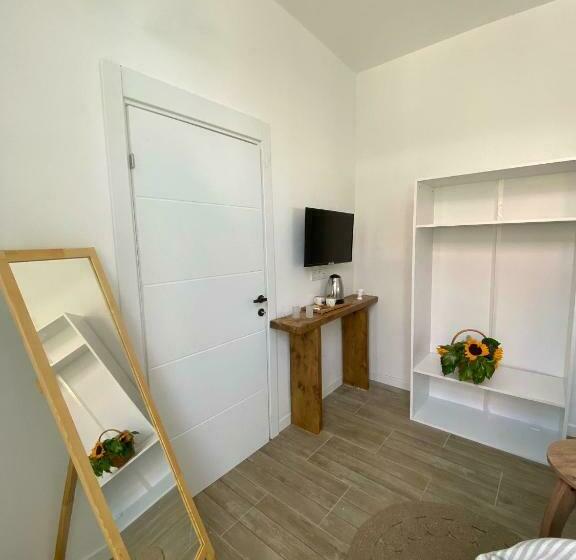 小型套房带泳池景, Flora Boheme