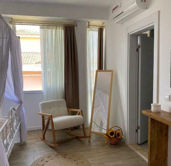 豪华三人间, Flora Boheme