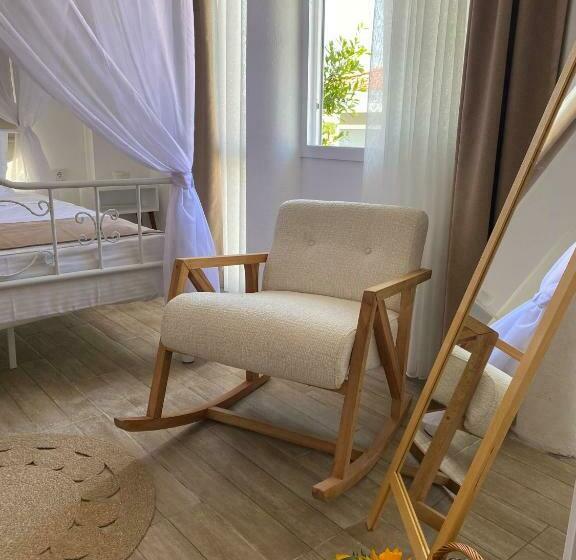 豪华三人间, Flora Boheme