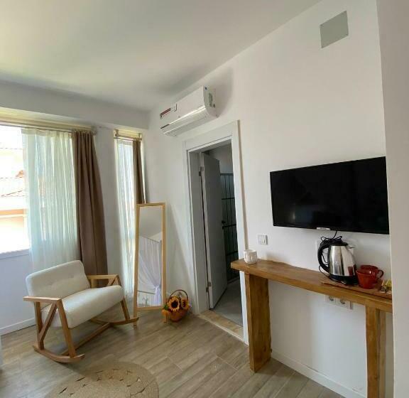 豪华三人间, Flora Boheme