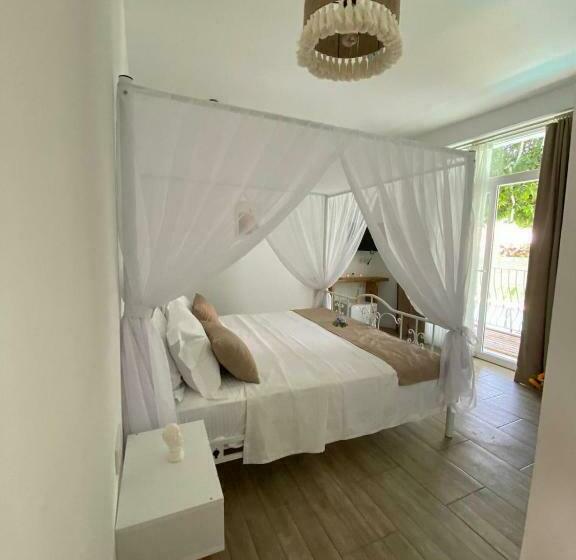 高级大房间, Flora Boheme