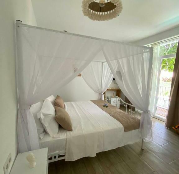 高级大房间, Flora Boheme