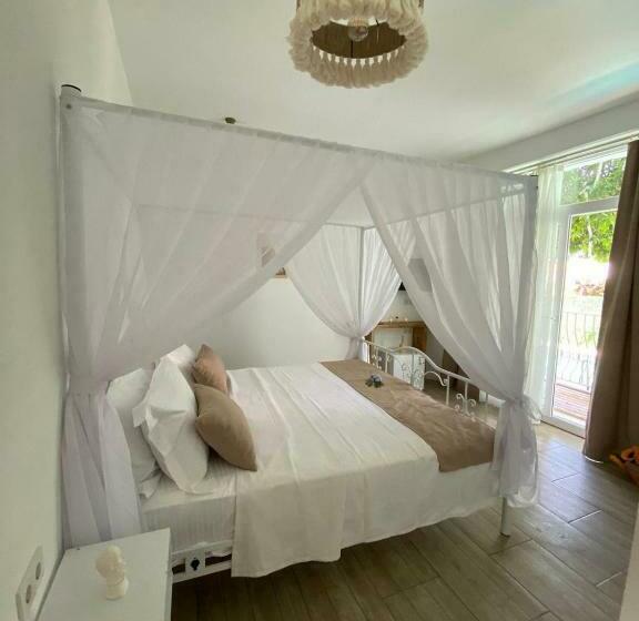 高级大房间, Flora Boheme