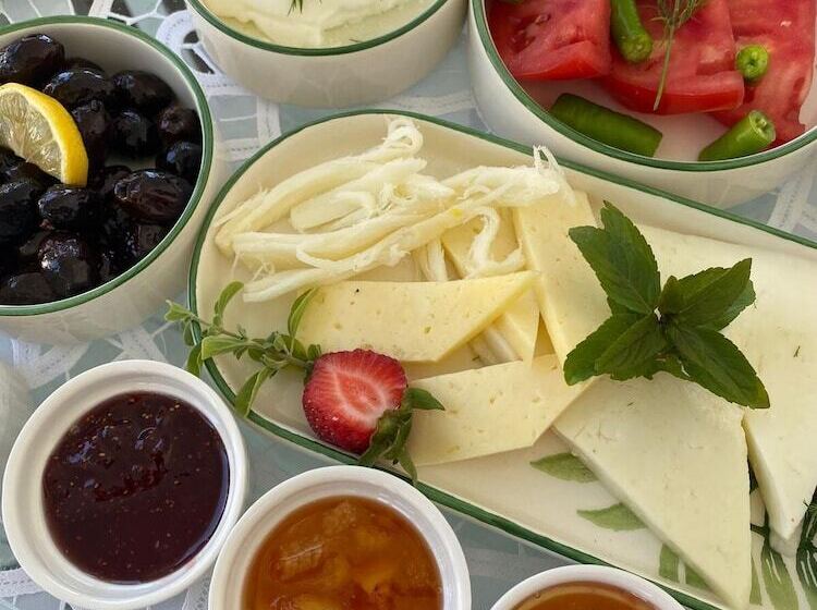 小型套房带泳池景, Flora Boheme