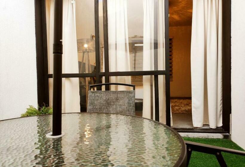 اتاق لوکس با تخت بزرگ, Fascina Inn