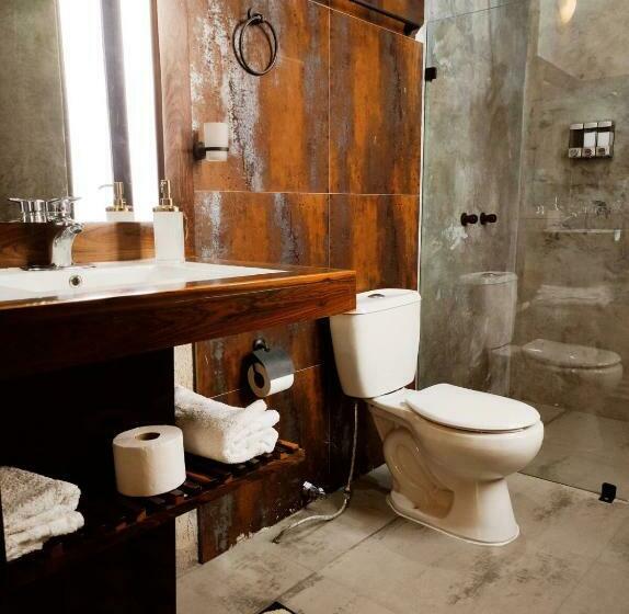 اتاق لوکس با تخت بزرگ, Fascina Inn