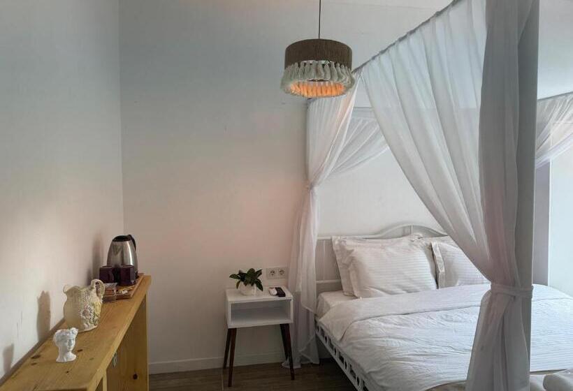 高级大房间, Flora Boheme