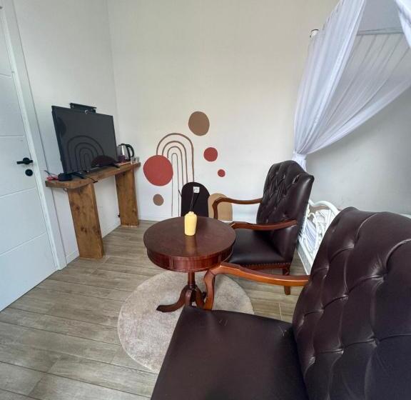 小型套房带泳池景, Flora Boheme