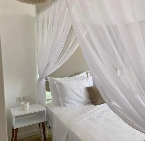 Deluxe Kolmen Hengen Huone, Flora Boheme