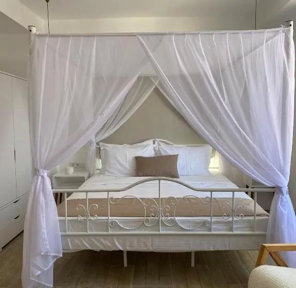 Deluxe Kolmen Hengen Huone, Flora Boheme