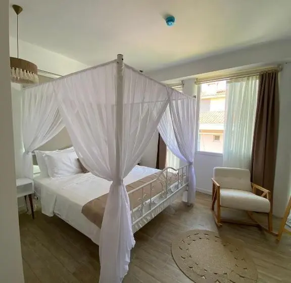 Deluxe Kolmen Hengen Huone, Flora Boheme