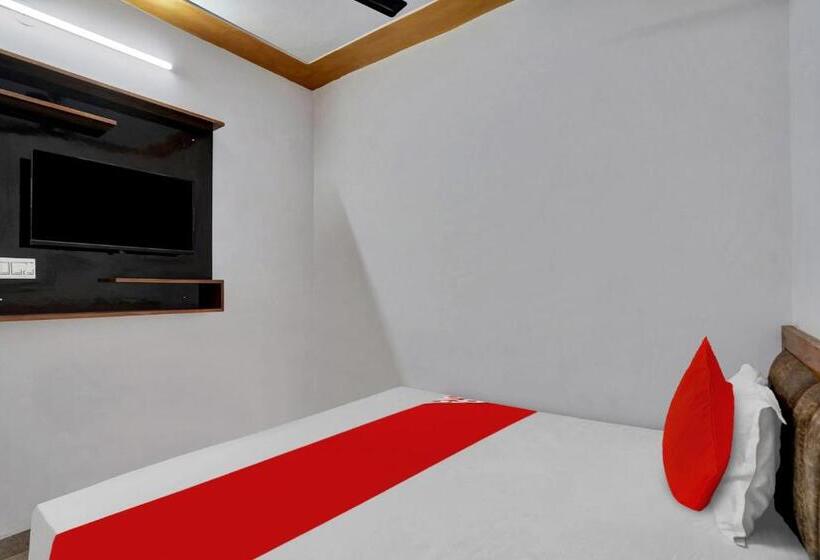 Трехместный Номер Классика, Oyo Flagship 81377  Redstone