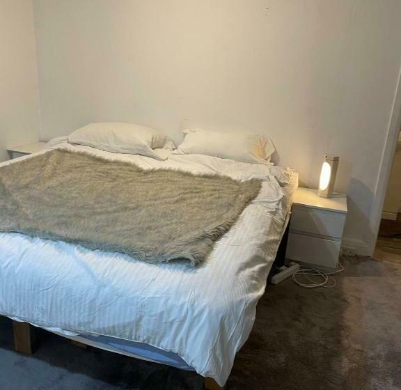 标准间, Edgware Rooms