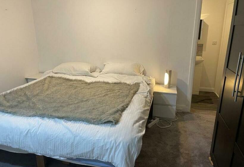 标准间, Edgware Rooms