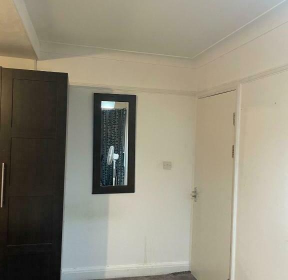 标准间, Edgware Rooms