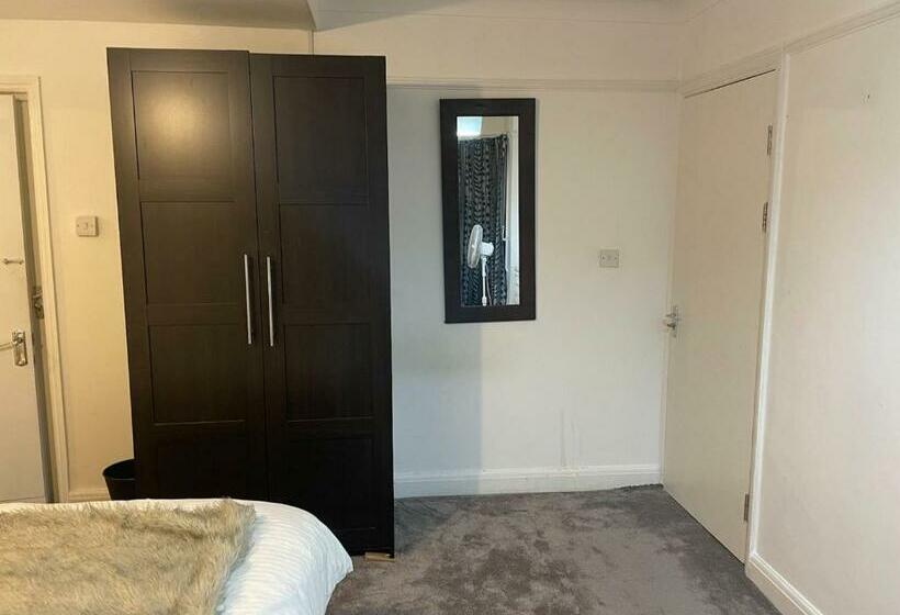 标准间, Edgware Rooms