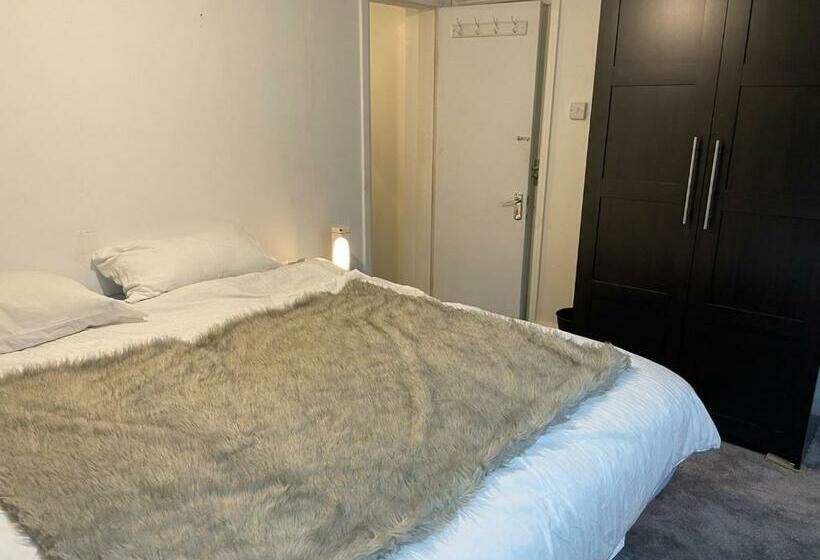 标准间, Edgware Rooms