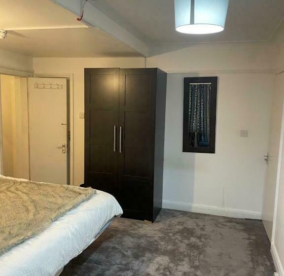 标准间, Edgware Rooms