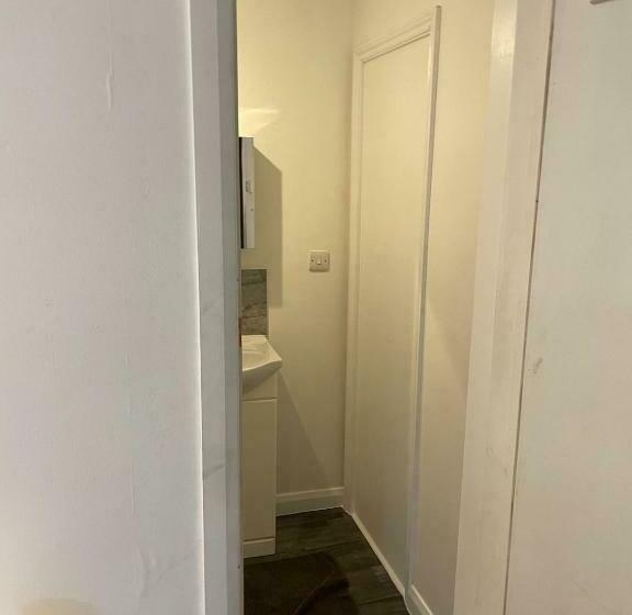 标准间, Edgware Rooms