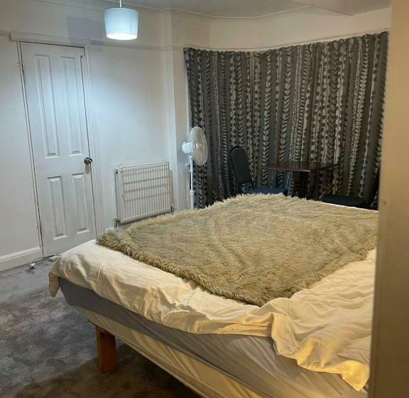 标准间, Edgware Rooms