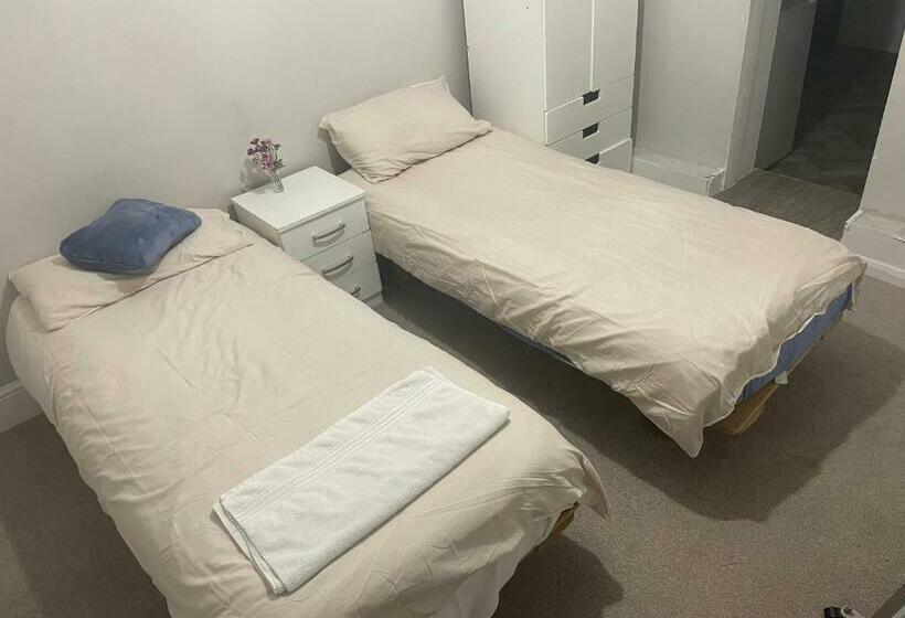 Номер Стандарт, Edgware Rooms