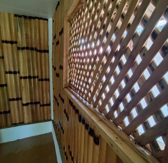 エコノミールーム, Rose Apartments