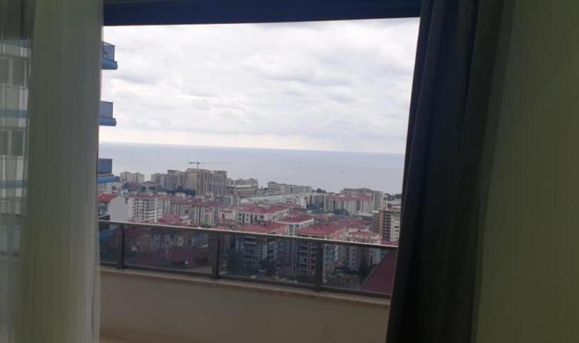 جناح, Alya Suit Apart