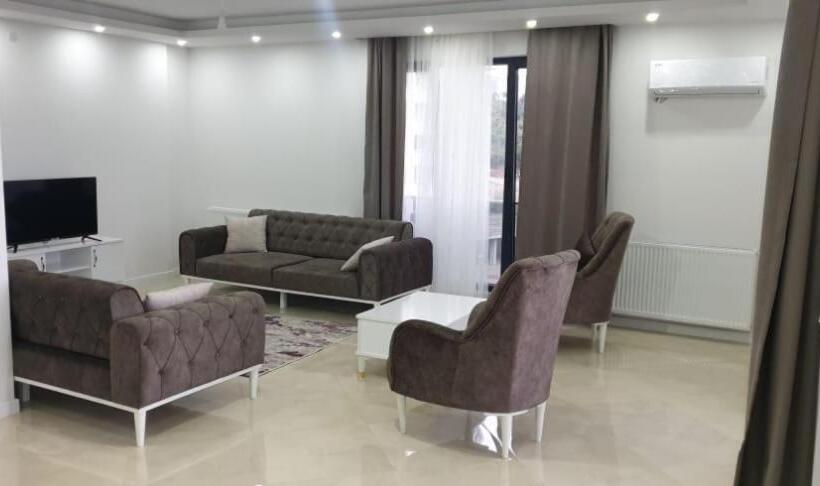 جناح, Alya Suit Apart