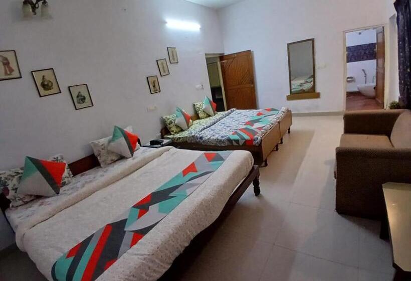 غرفة عائلية, Singhasan House