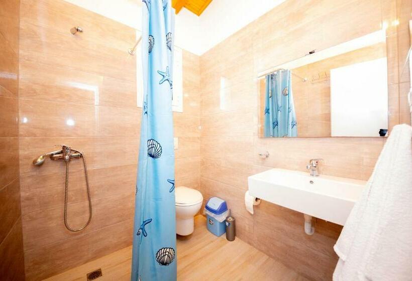 חדר סטנדרט לשלושה, Villa Rondo