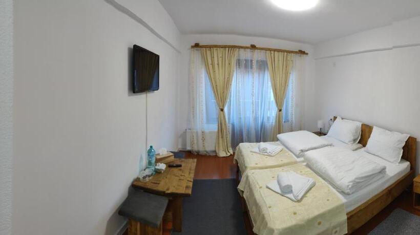 חדר סטנדרט עם מרפסת, Pensiunea Trei Brazi Arieseni