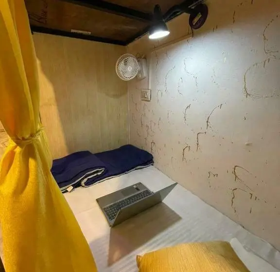 ルームシェアのワンベッド, Travel Monkey Hostel