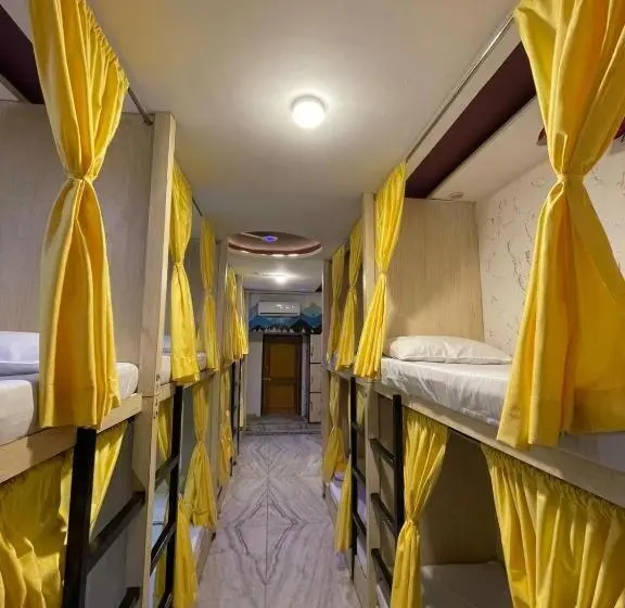 ルームシェアのワンベッド, Travel Monkey Hostel
