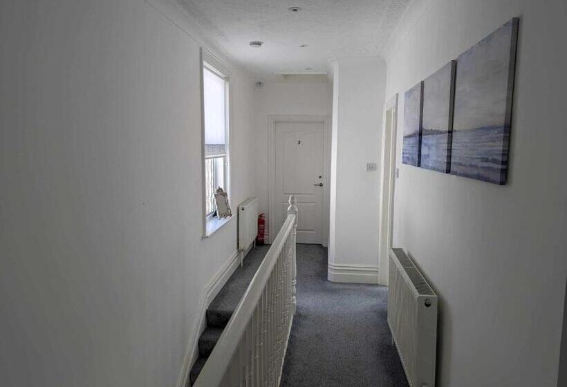 غرفة قياسية حمام مشترك, Cosy Bee And Apartment