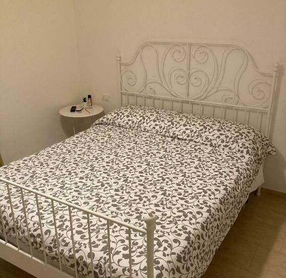 Standard Szoba, A Suata