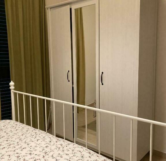 Standard Szoba, A Suata