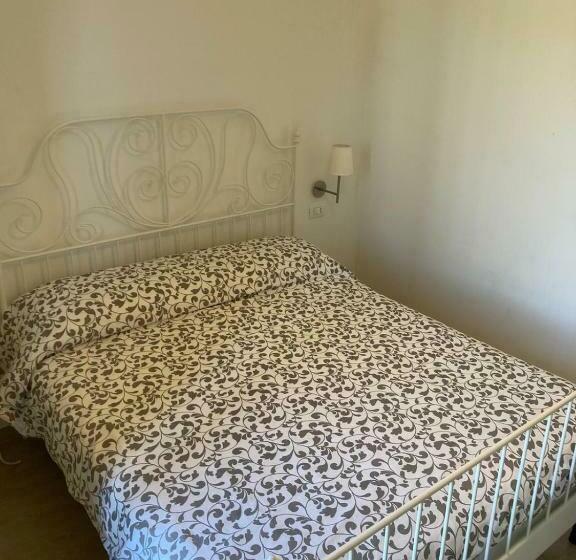 Standard Szoba, A Suata