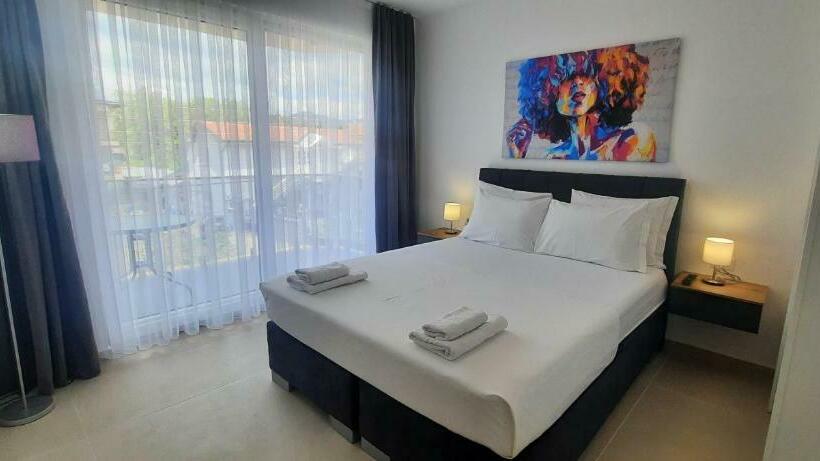 استودیوی لوکس, Apartments Mite