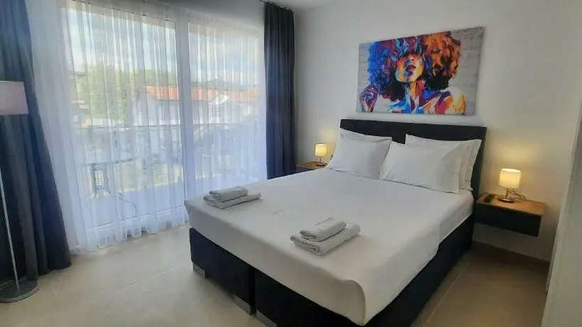 استودیوی لوکس, Apartments Mite