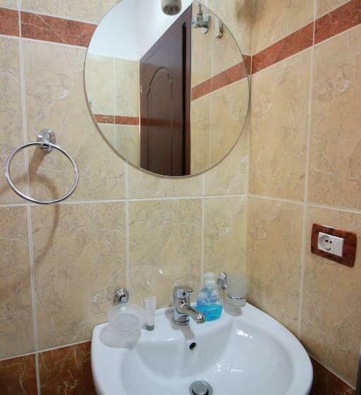 اتاق استاندارد, Grandma S Home