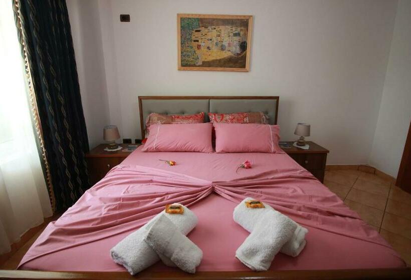 اتاق استاندارد, Grandma S Home