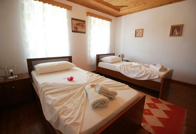 اتاق اکونومی, Grandma S Home