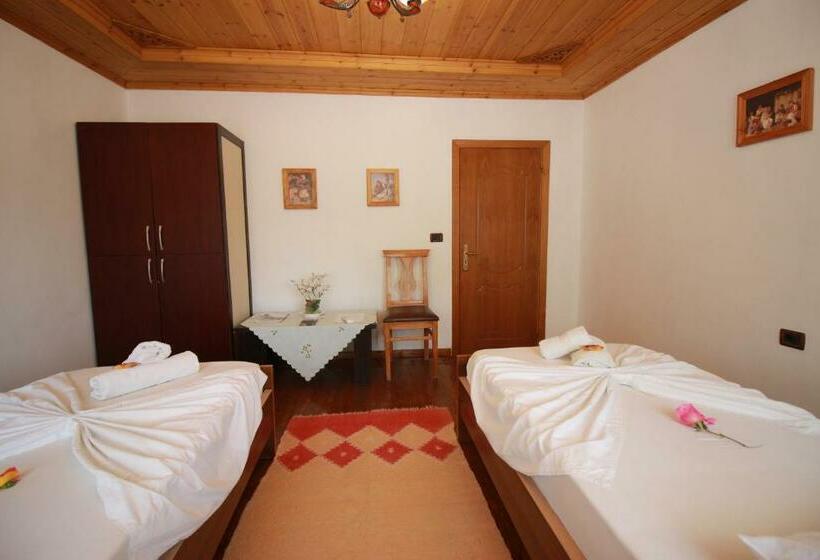 اتاق اکونومی, Grandma S Home