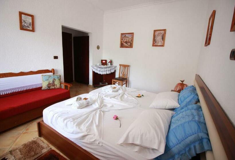 اتاق لوکس, Grandma S Home