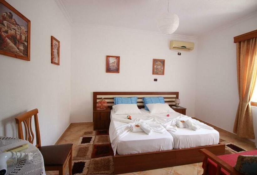 اتاق لوکس, Grandma S Home