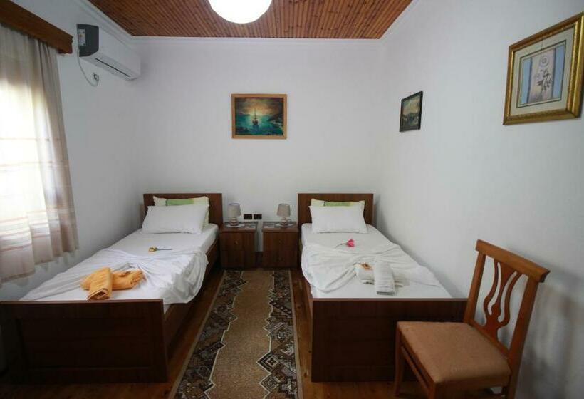 اتاق استاندارد, Grandma S Home