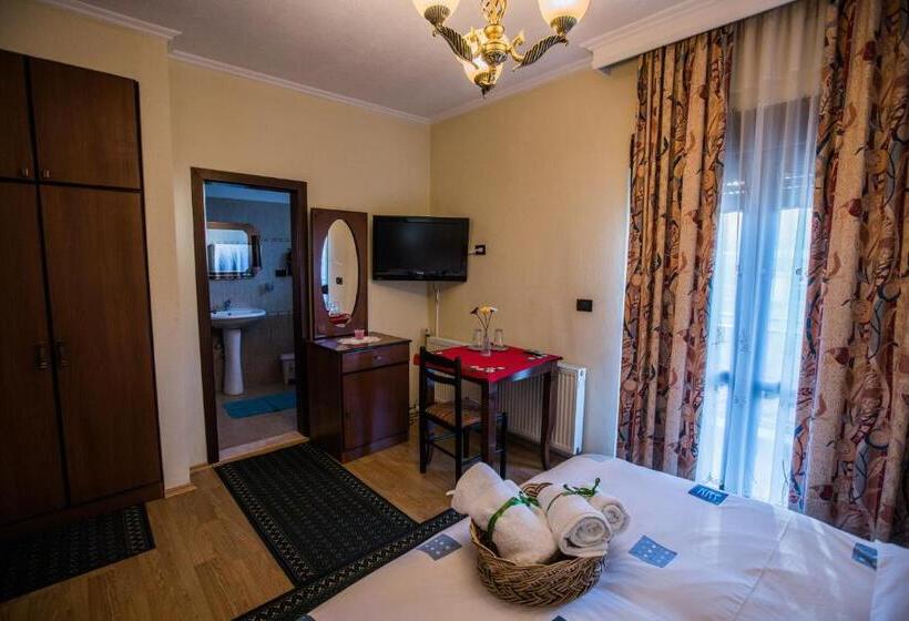 Трехместный Номер Стандарт с Балконом, Vila118