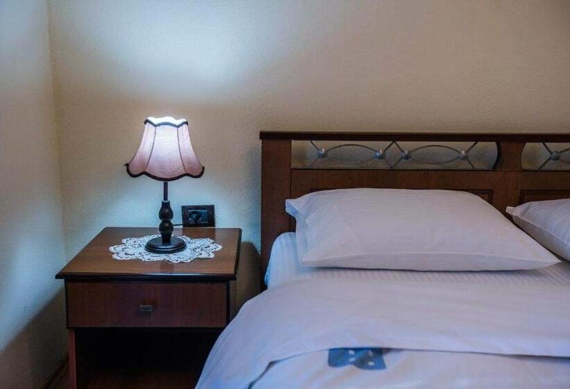 חדר סטנדרט לשלושה עם מרפסת, Vila118